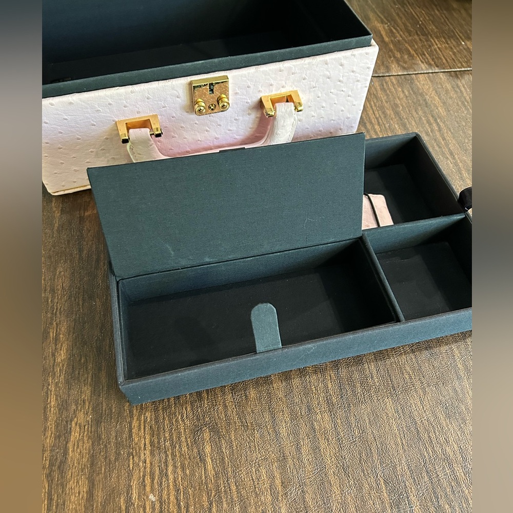 Lancôme Pink and Gold Makeup Case - Picture 9 of 9